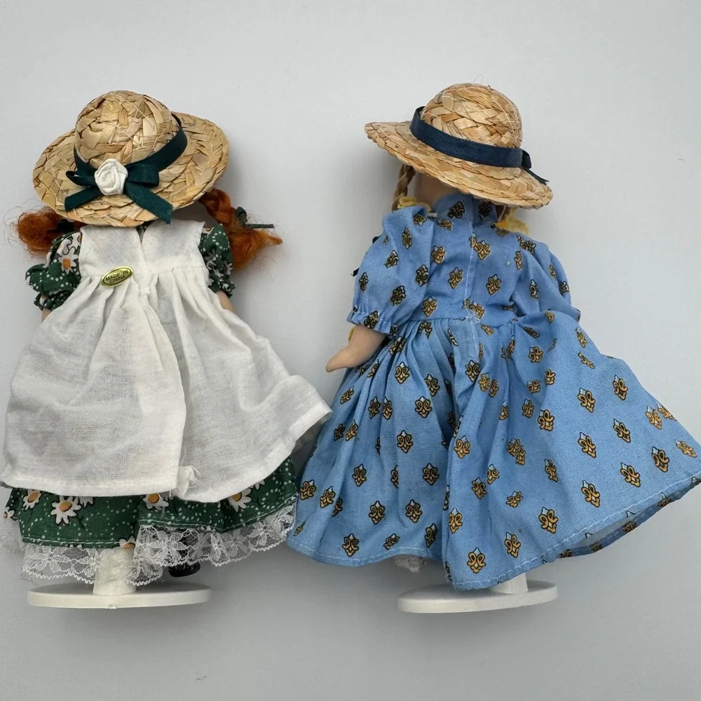 Set of 2 Porcelain Dolls‎ Redhead Blonde Girl Straw Hats Country Farm